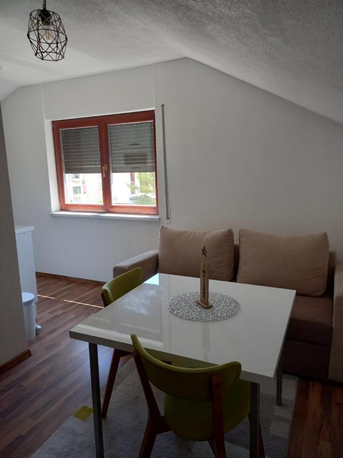 Apartmani Kaic リヴノ エクステリア 写真
