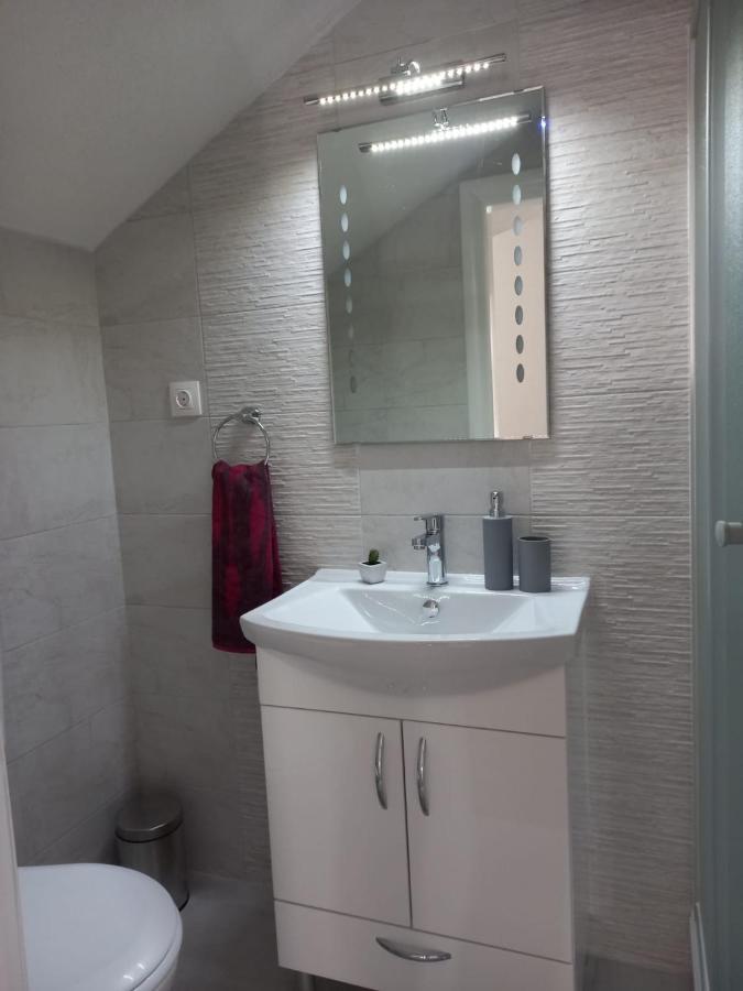 Apartmani Kaic リヴノ エクステリア 写真