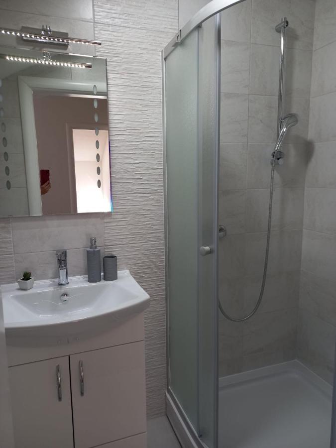 Apartmani Kaic リヴノ エクステリア 写真