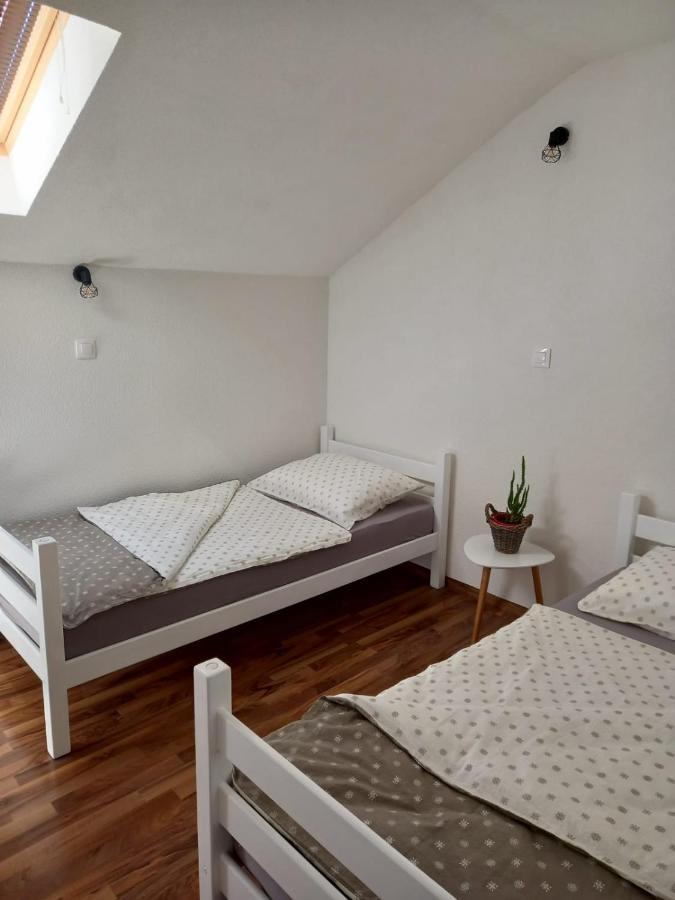 Apartmani Kaic リヴノ エクステリア 写真
