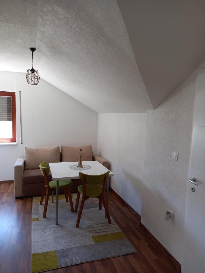 Apartmani Kaic リヴノ エクステリア 写真