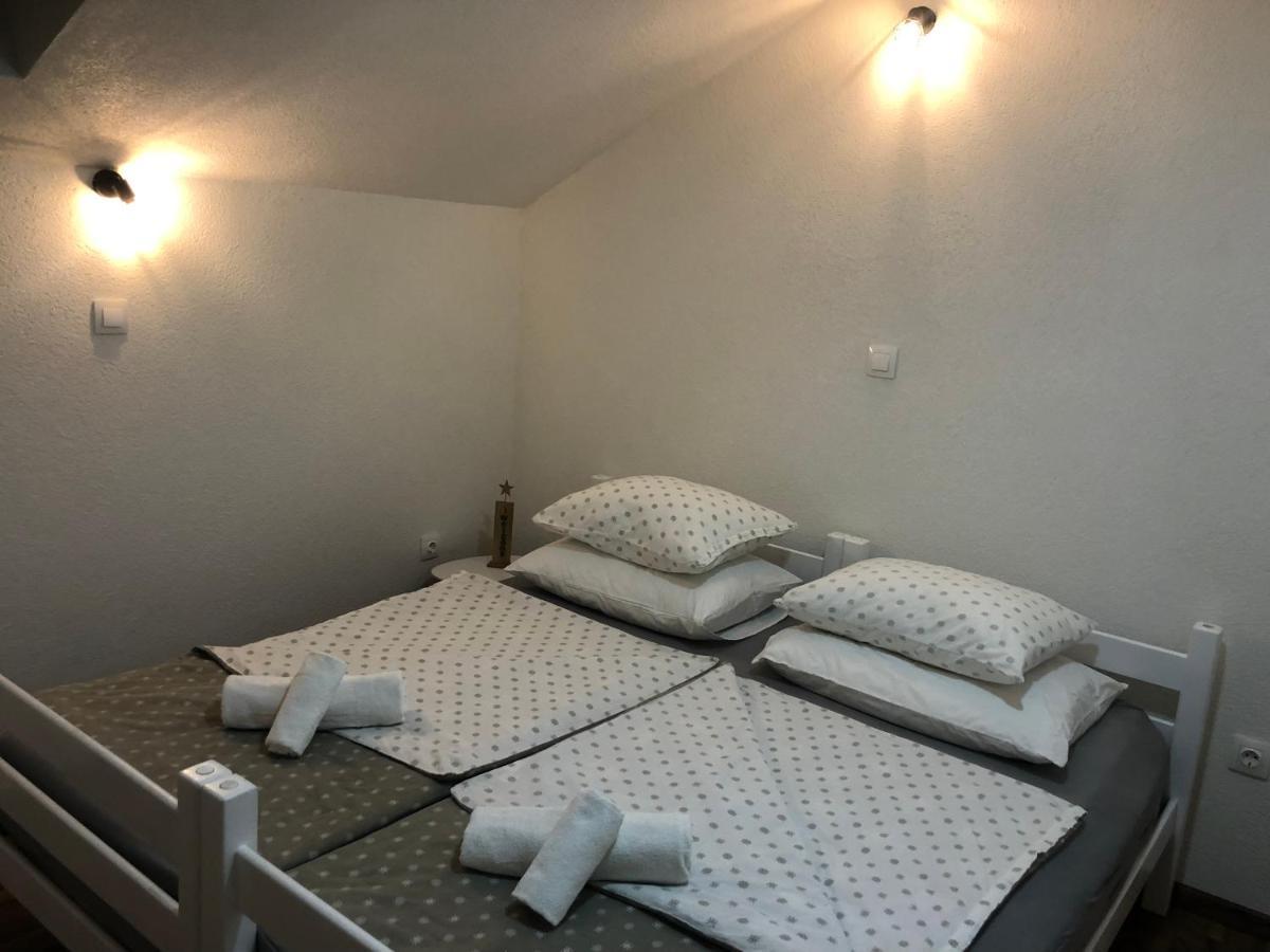Apartmani Kaic リヴノ エクステリア 写真
