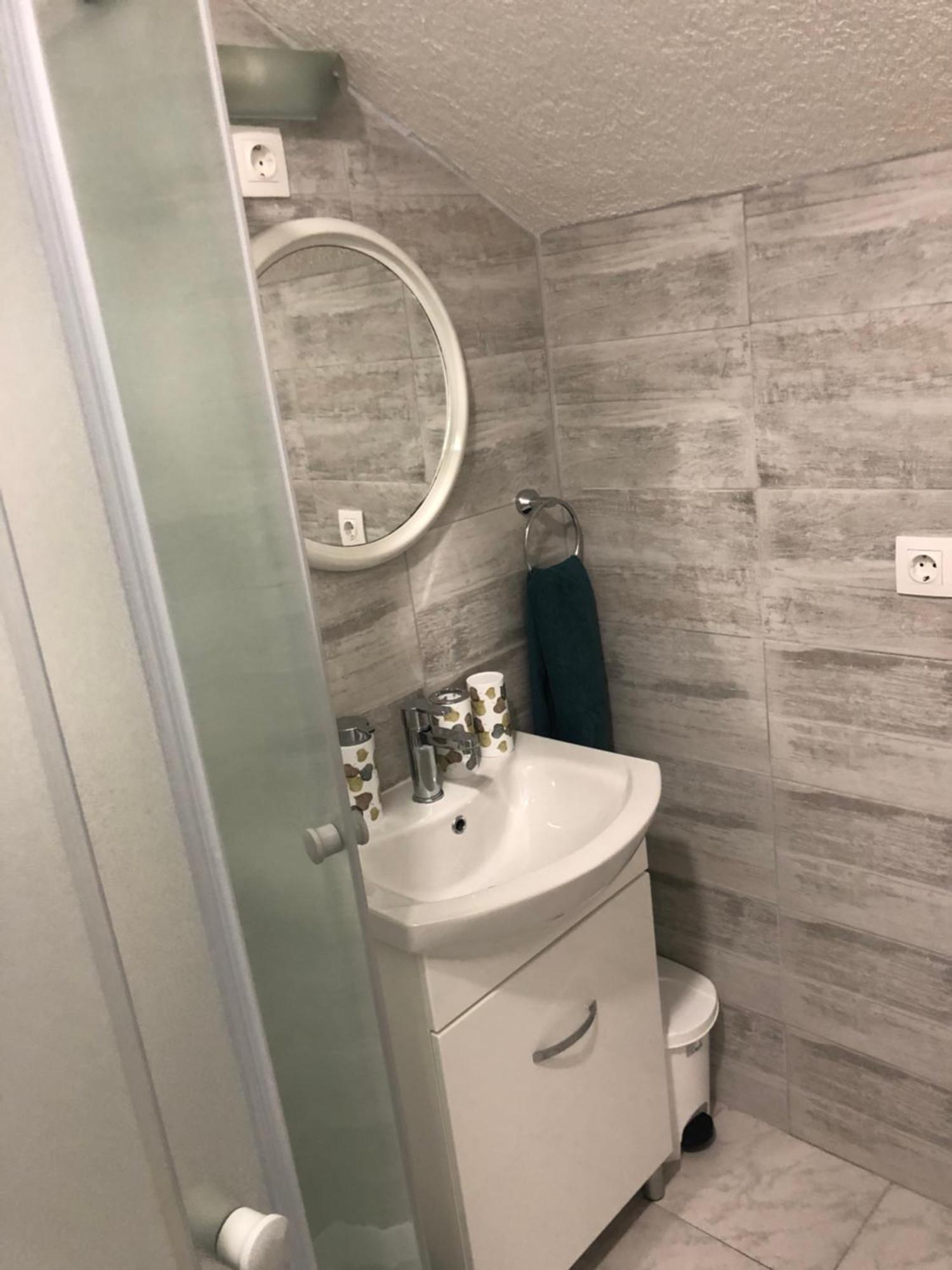 Apartmani Kaic リヴノ 部屋 写真