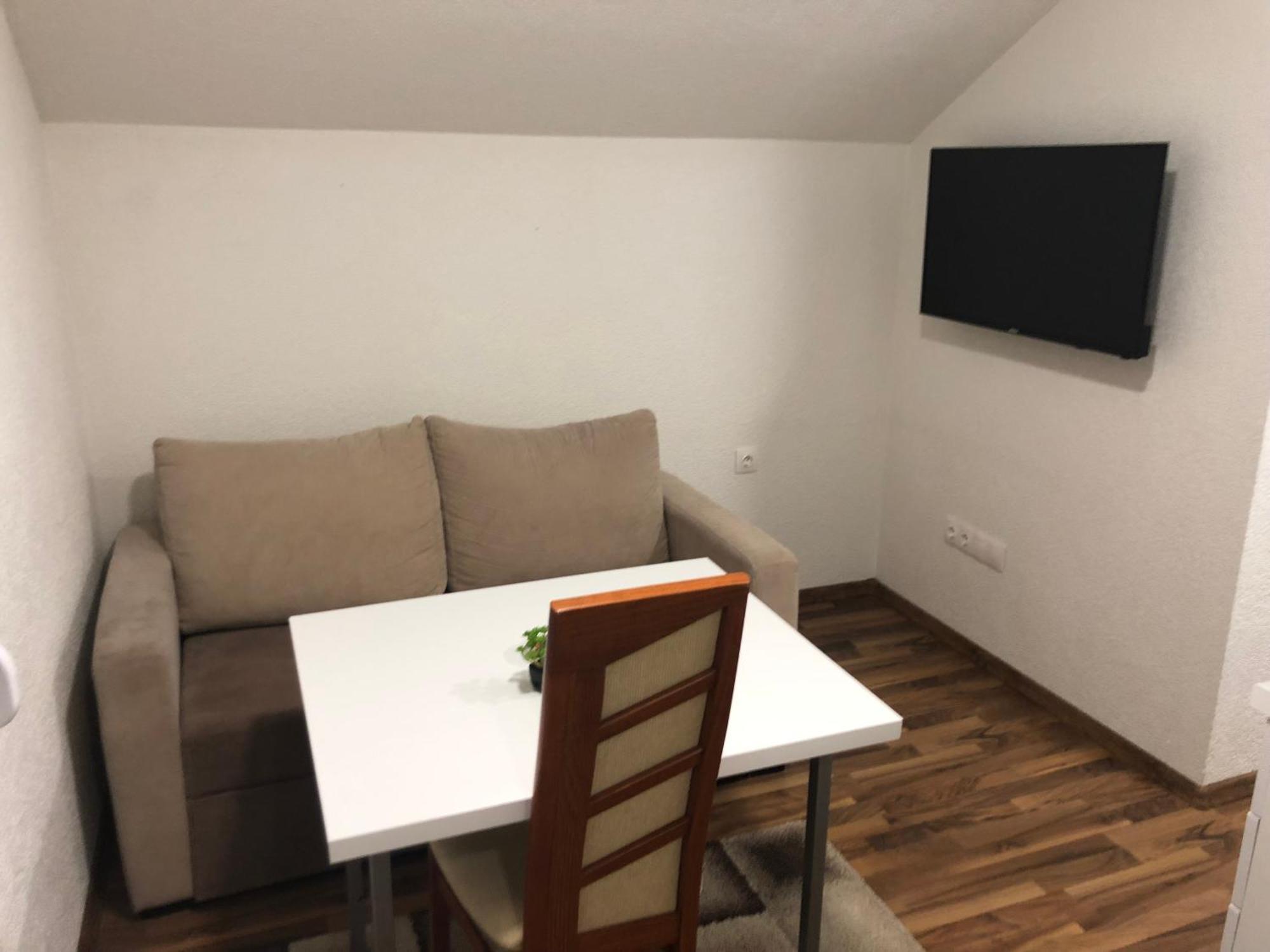 Apartmani Kaic リヴノ 部屋 写真