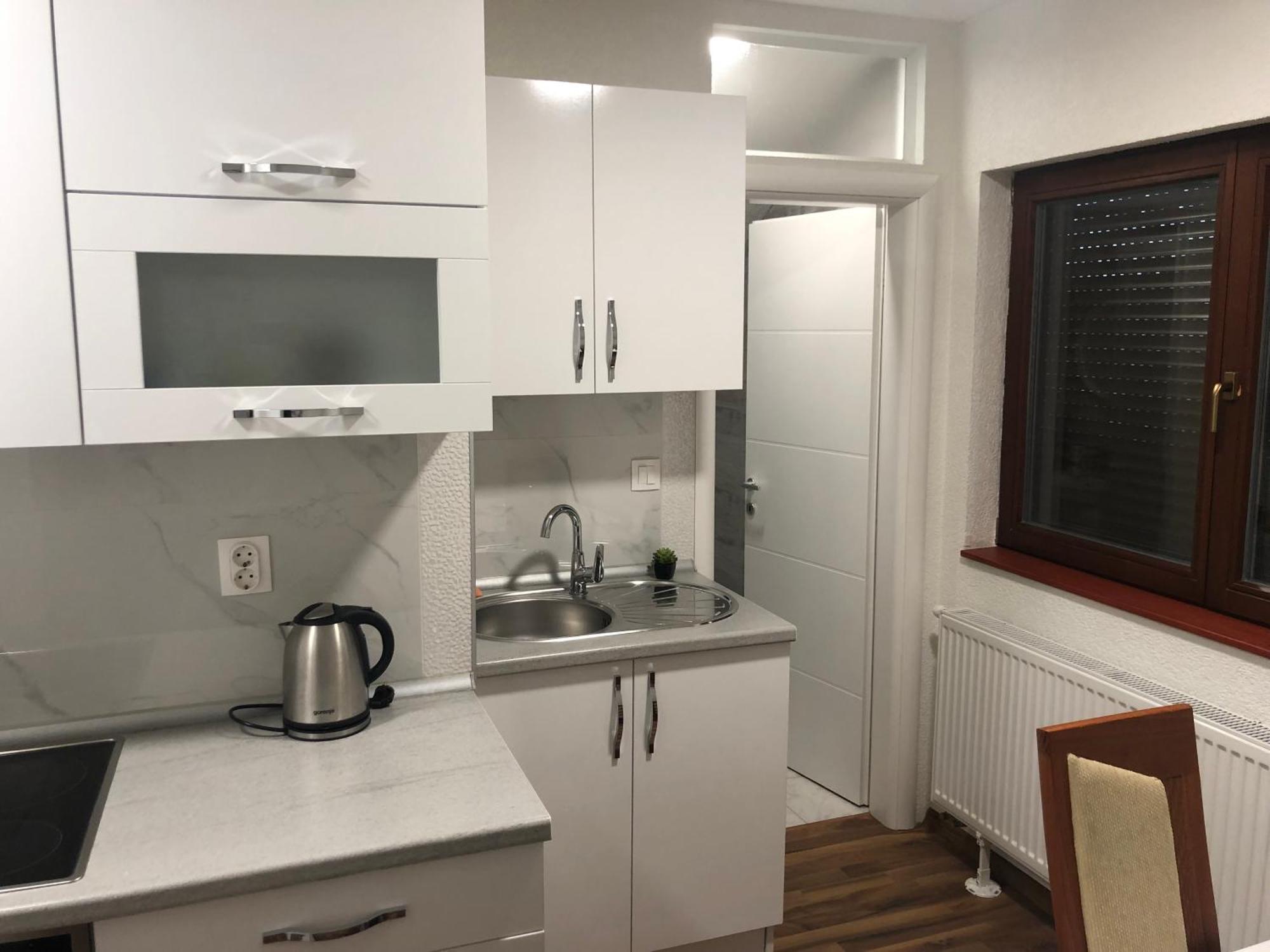 Apartmani Kaic リヴノ 部屋 写真