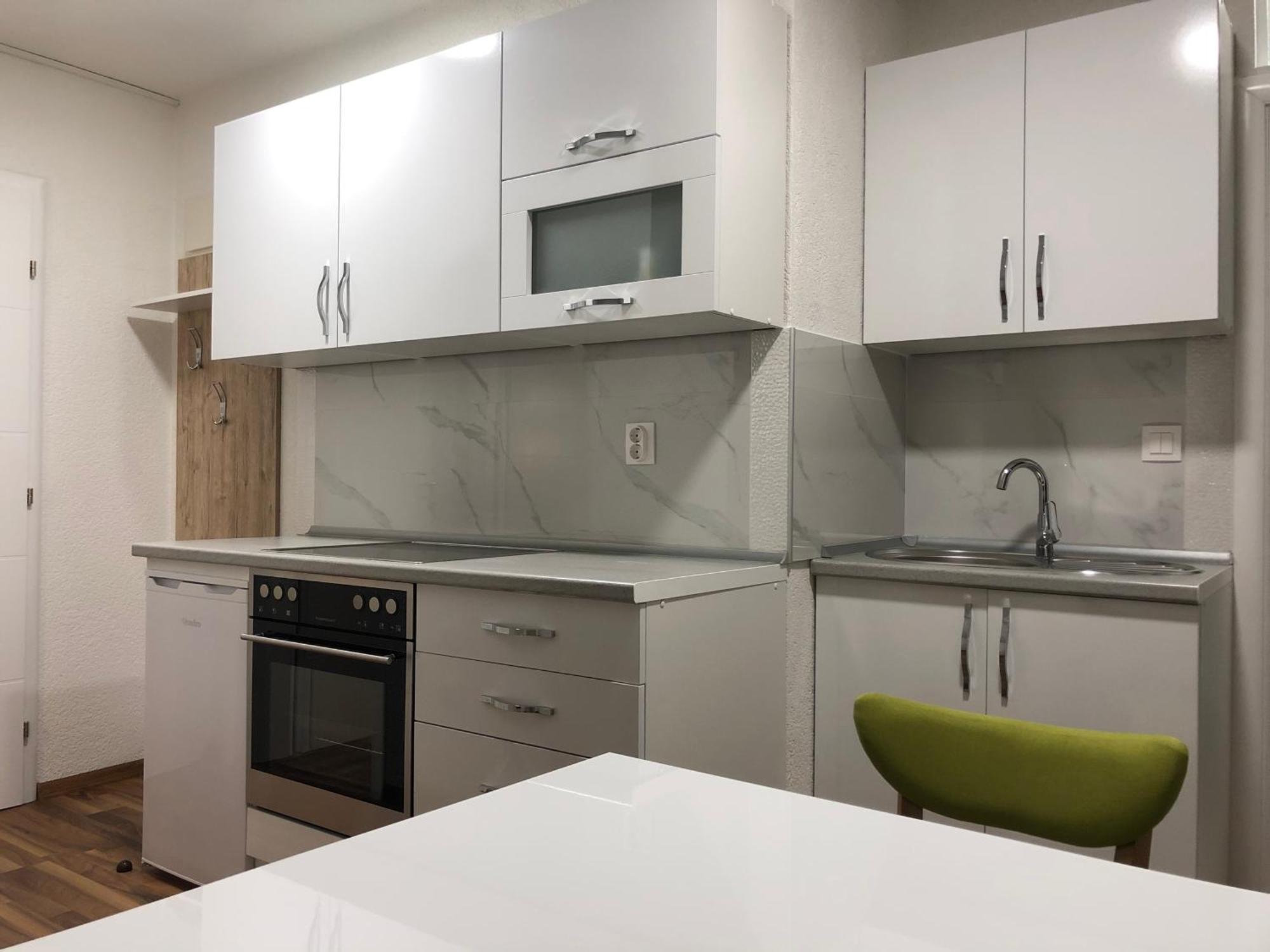 Apartmani Kaic リヴノ 部屋 写真